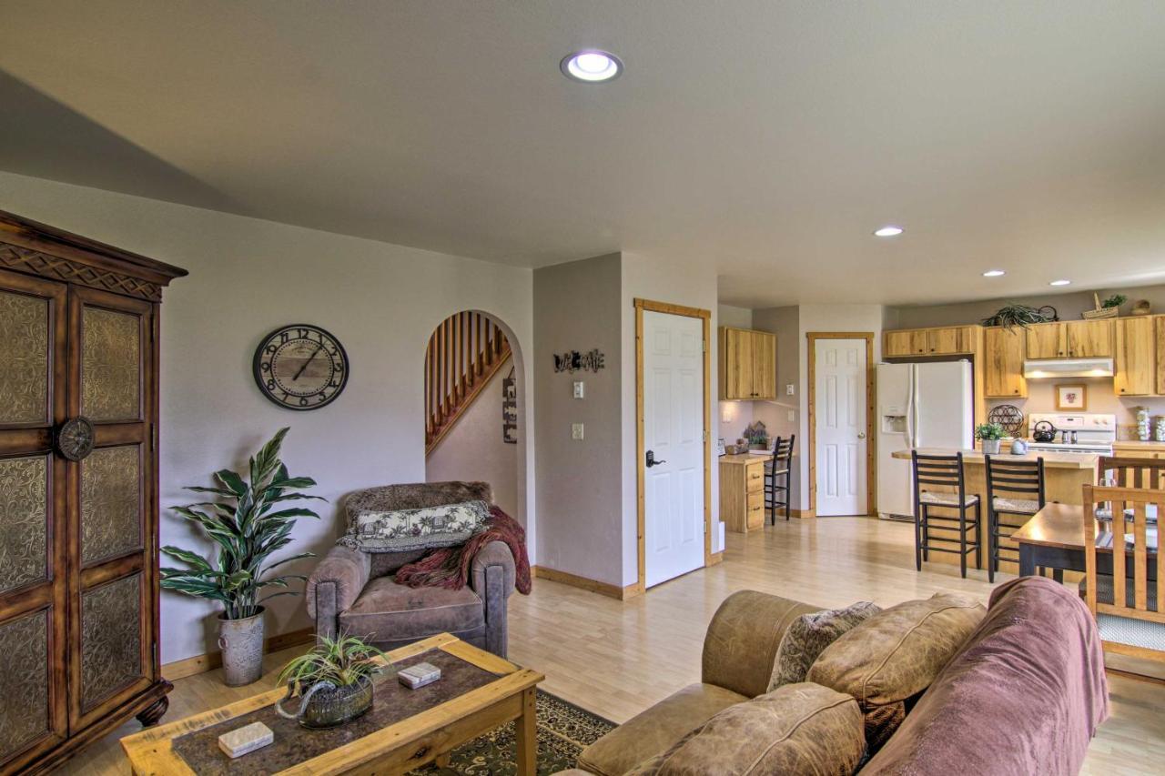 Airy Emigrant Townhome With Sweeping Mtn Views! Exterior photo