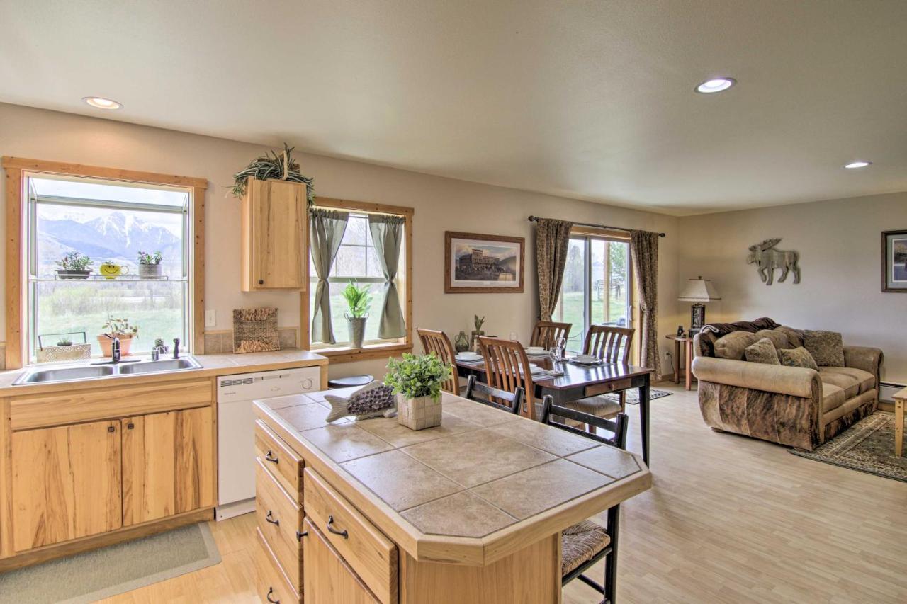 Airy Emigrant Townhome With Sweeping Mtn Views! Exterior photo