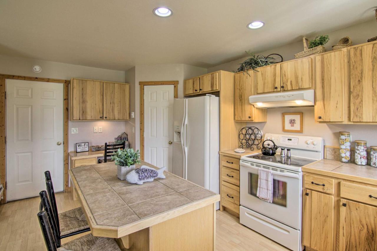 Airy Emigrant Townhome With Sweeping Mtn Views! Exterior photo
