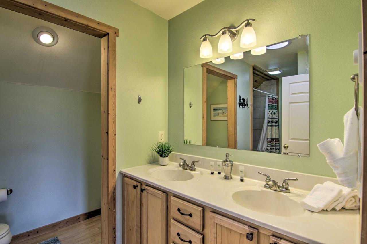 Airy Emigrant Townhome With Sweeping Mtn Views! Exterior photo